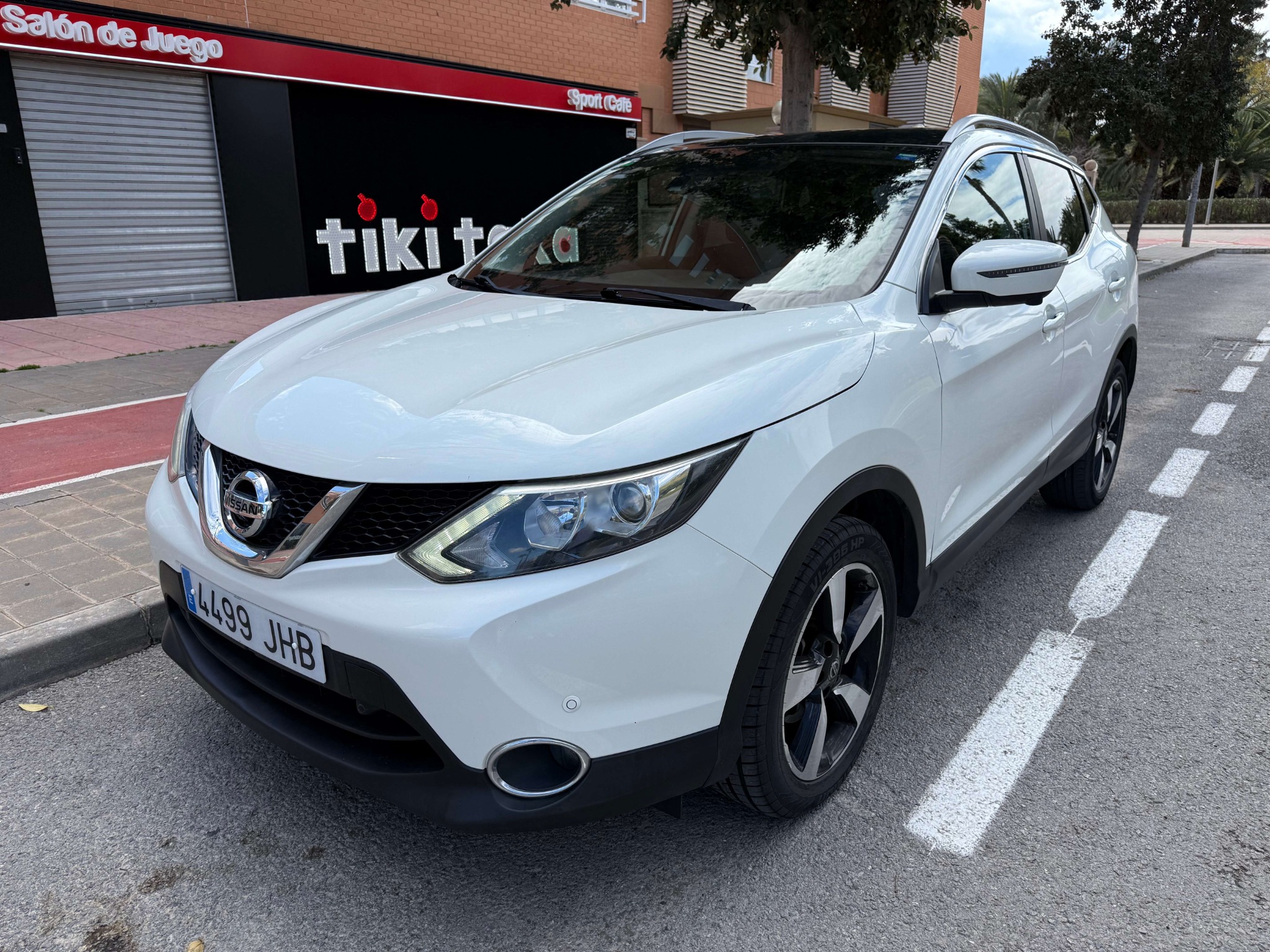 Nissan frontal